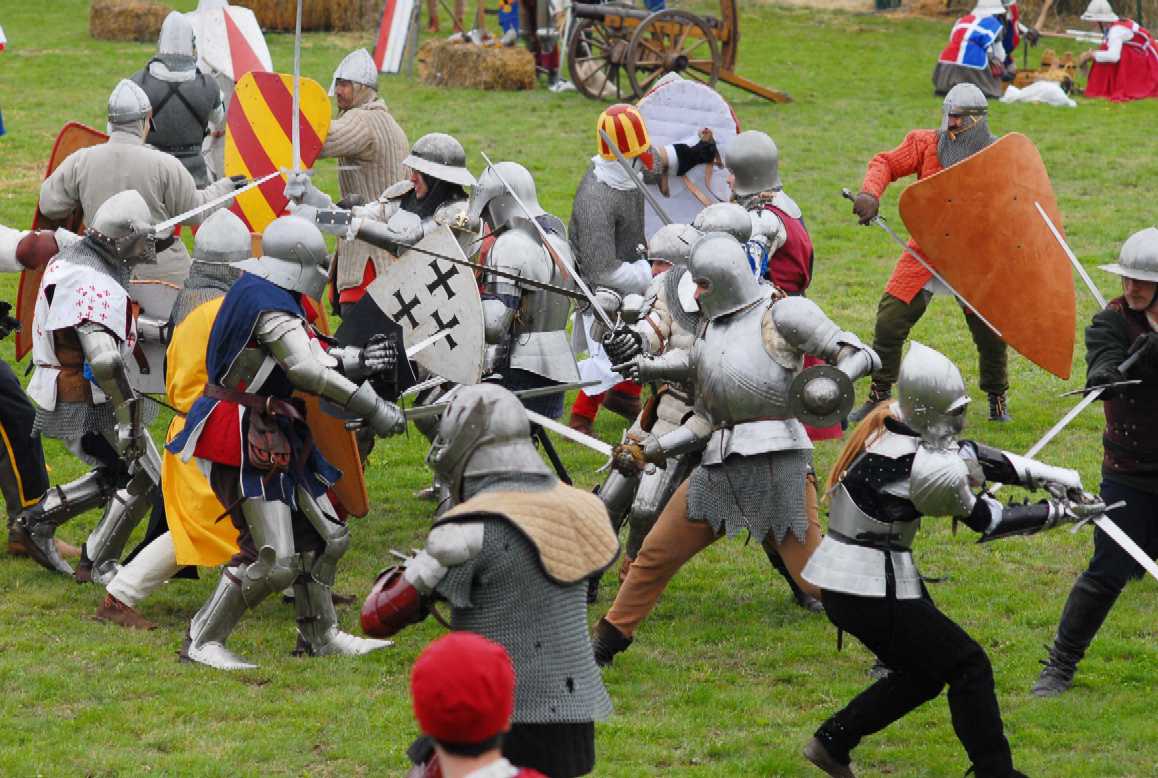 Jeux médiévaux de Folleville (fin août chaque année)
