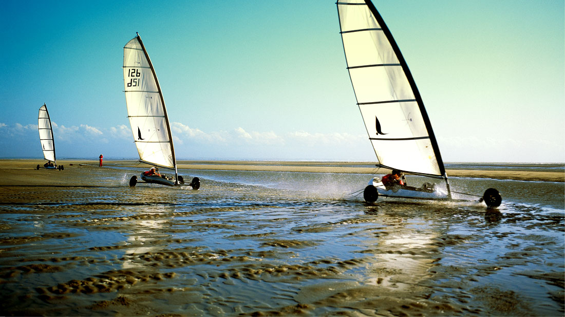 Sand yachting along the shores of the Bay of the Somme on the Atlantic coast (40 minutes)