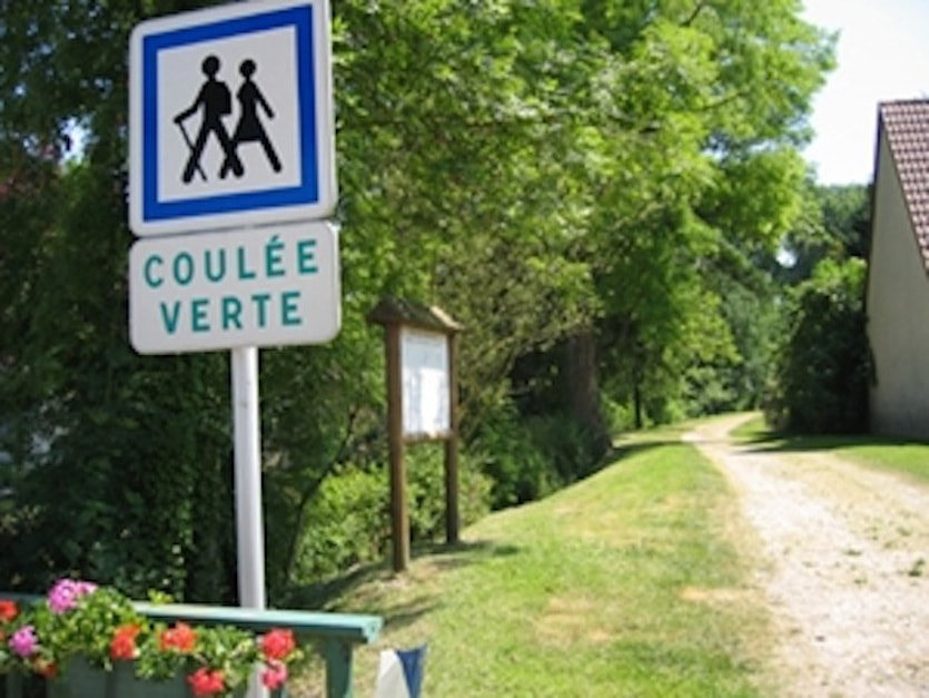 The Coulée Verte, "Green Alley", 23 km of old railway line for hiking, cycling, horseback riding